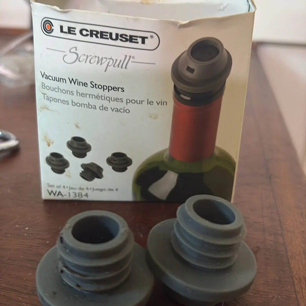 Wine lovers set vacuum stoppers, chalk labels, opener and stopper EUC